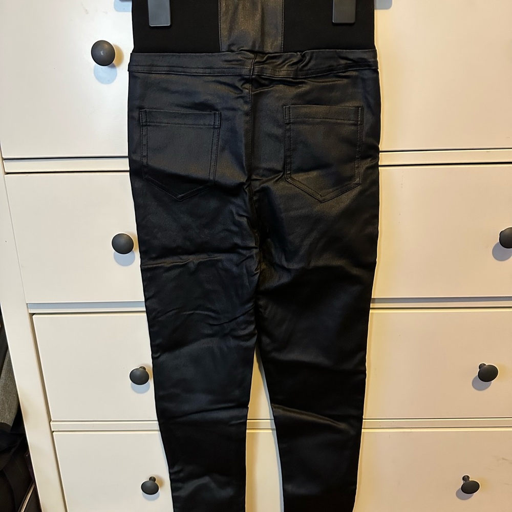 High waisted, pleather pants